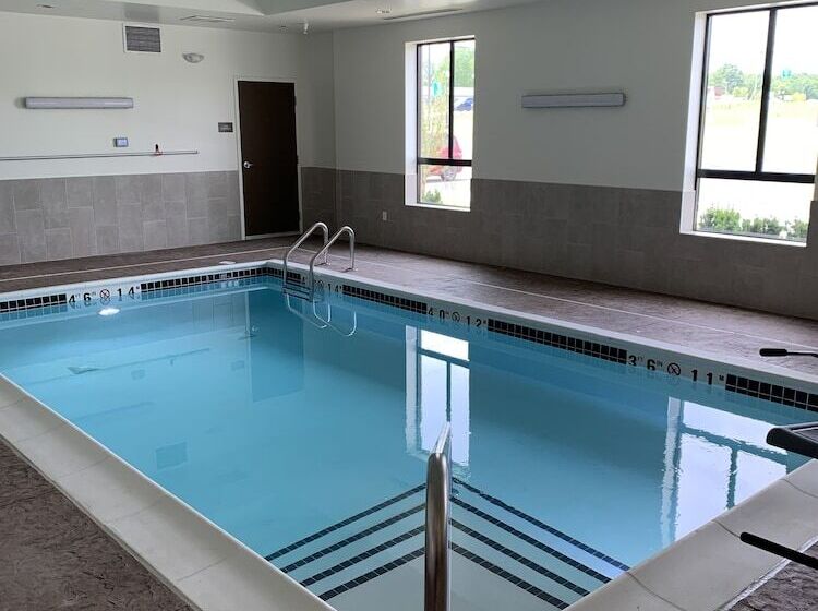 فندق Comfort Inn & Suites