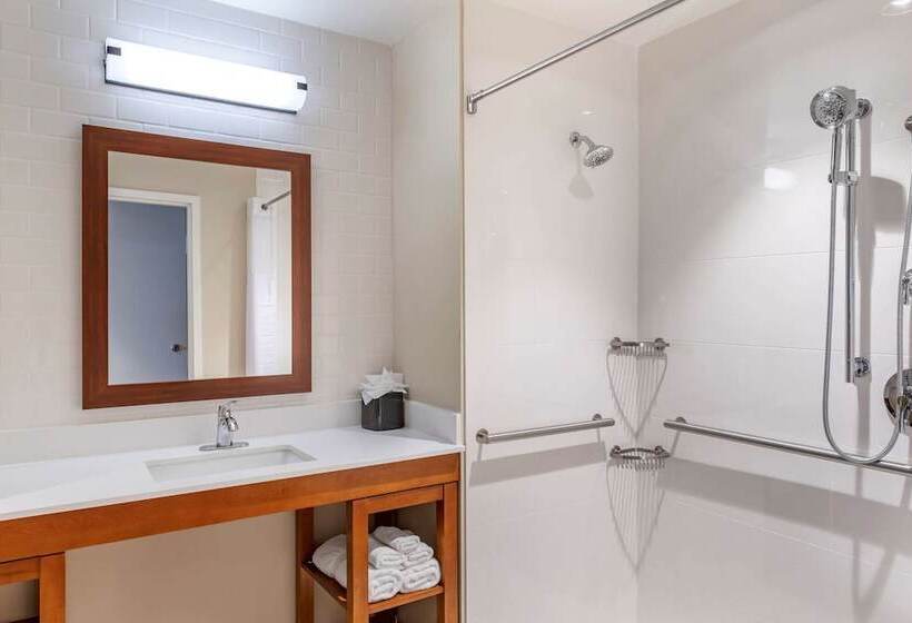 فندق Comfort Inn & Suites