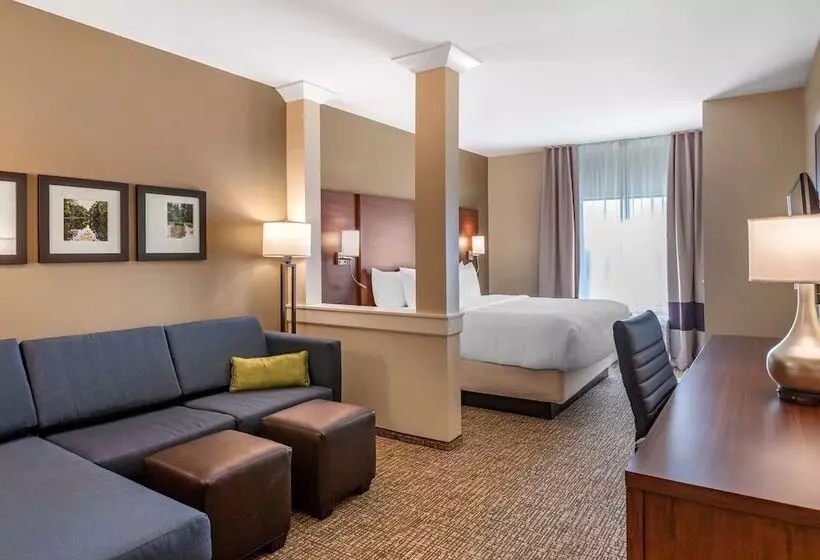 Hotelli Comfort Inn & Suites