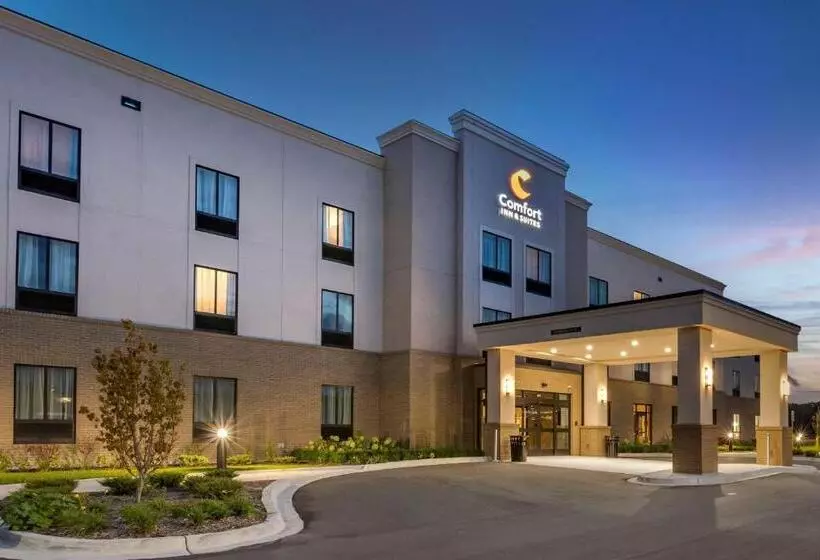 Hotelli Comfort Inn & Suites