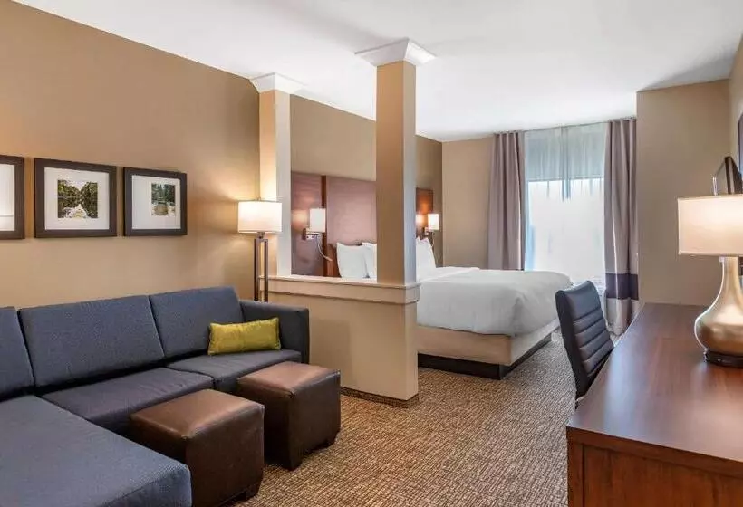 Hotelli Comfort Inn & Suites