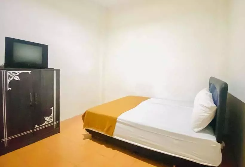 ホテル Kanca Homestay Mitra Reddoorz Near Gor Untung Suropati