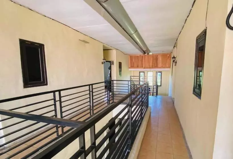 ホテル Kanca Homestay Mitra Reddoorz Near Gor Untung Suropati