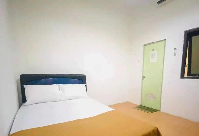 ホテル Kanca Homestay Mitra Reddoorz Near Gor Untung Suropati