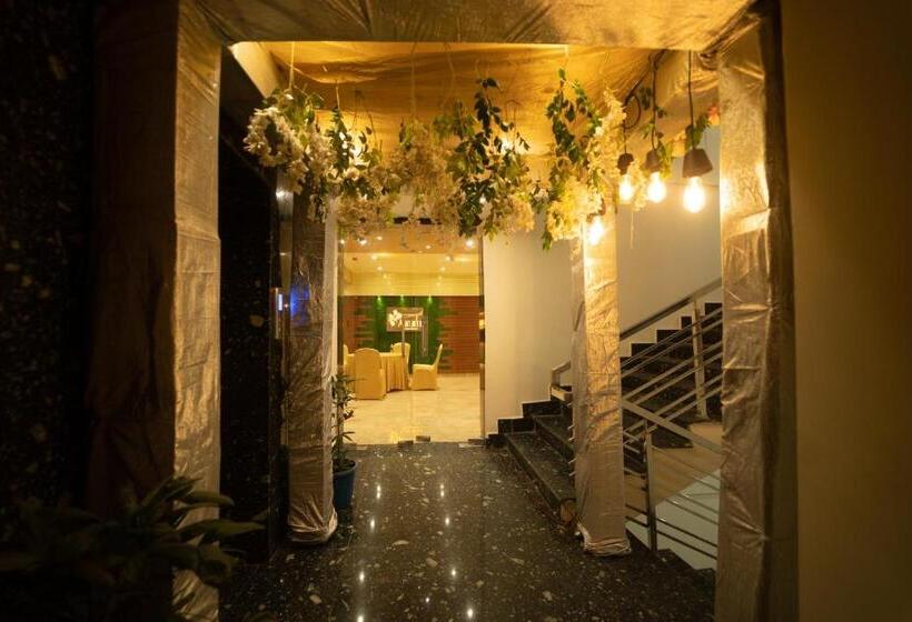 酒店 Paras Heights