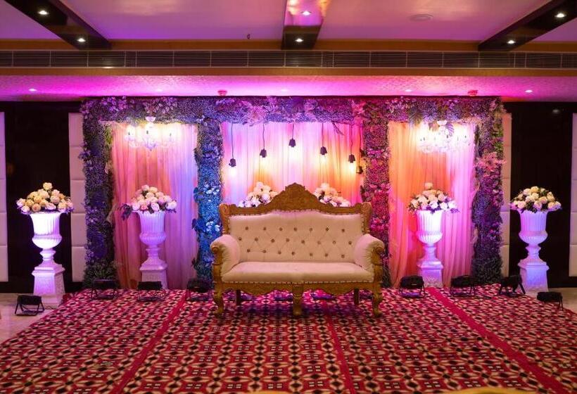 酒店 Paras Heights