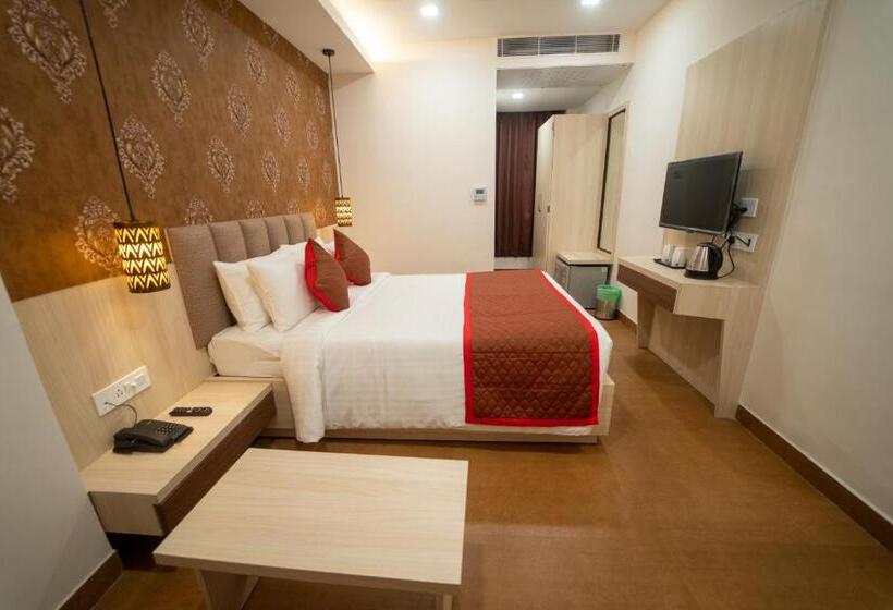 酒店 Paras Heights