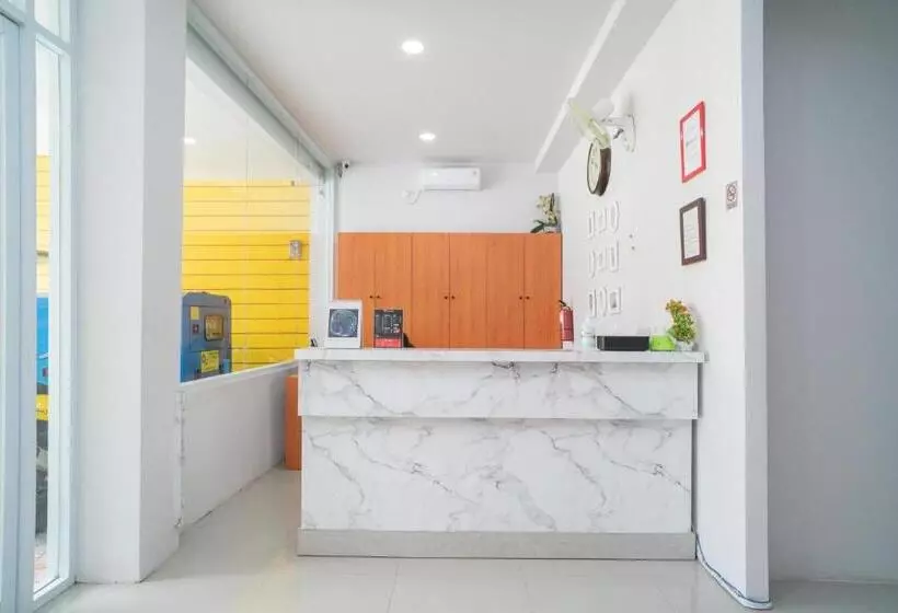 ホテル Reddoorz Syariah Near Jalan Ahmad Yani Banjarmasin 3
