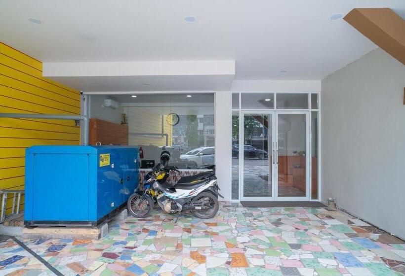 Hotel Reddoorz Syariah Near Jalan Ahmad Yani Banjarmasin 3