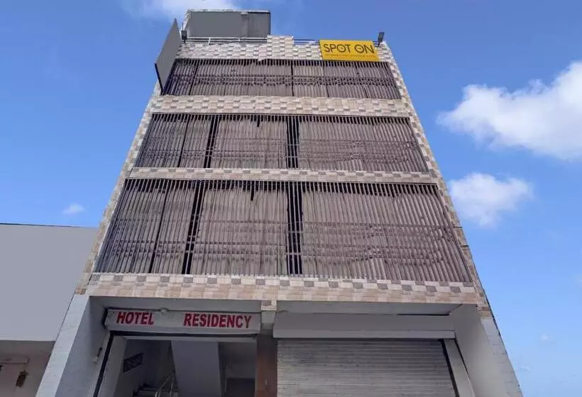 هتل Spot On 81321 Convival Budget Stay