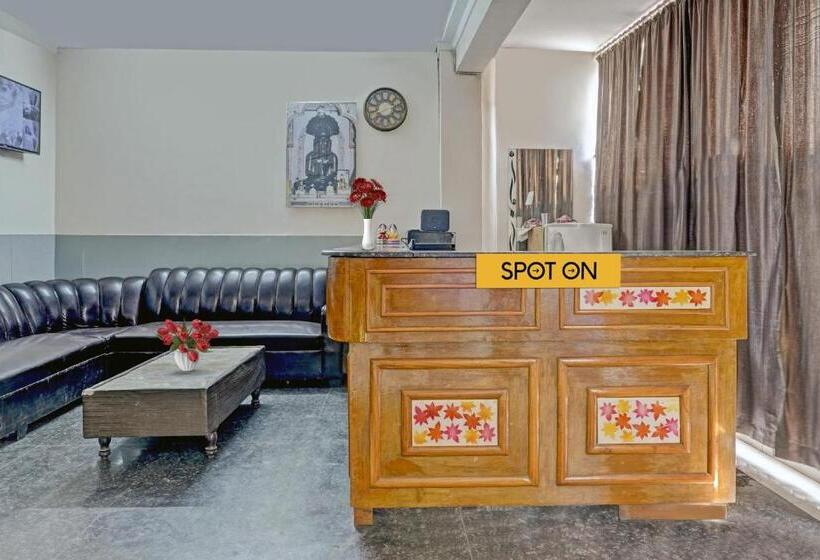 Отель Spot On 81321 Convival Budget Stay