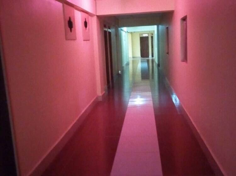 هتل Isiolo Landmark