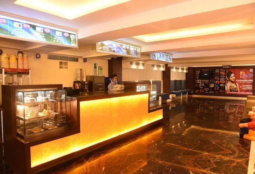 בית מלון כפרי The Gulmohar Grand