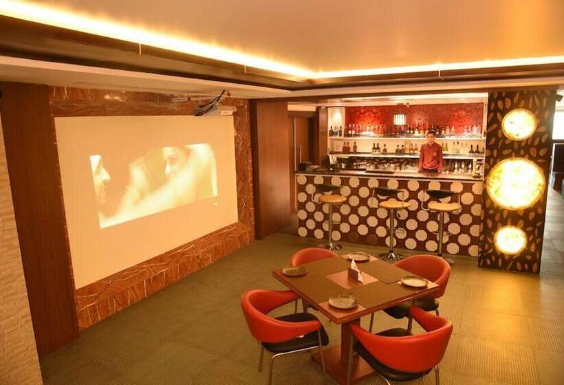 בית מלון כפרי The Gulmohar Grand