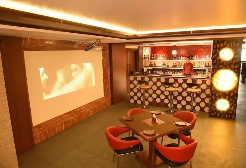 Hotelli The Gulmohar Grand