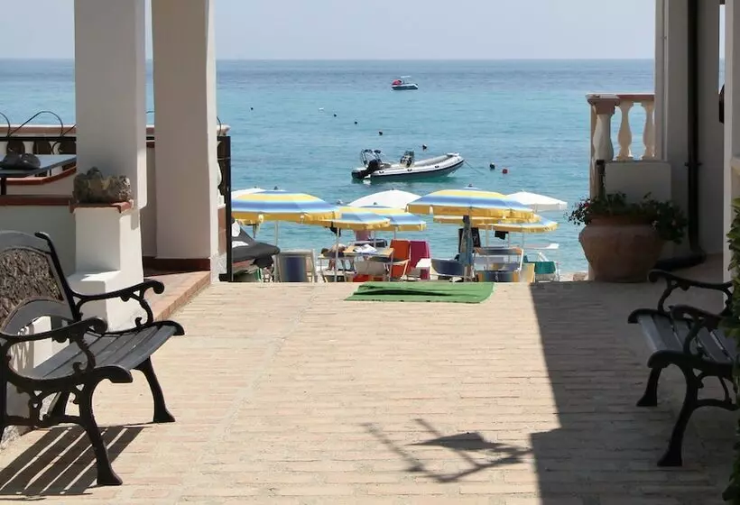 Hotelli Villaggio Quattro Scogli