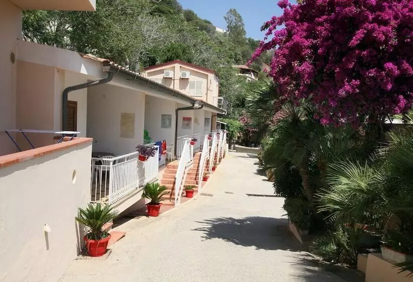 Hotelli Villaggio Quattro Scogli