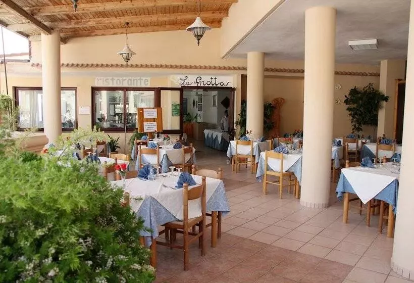 Hotelli Villaggio Quattro Scogli