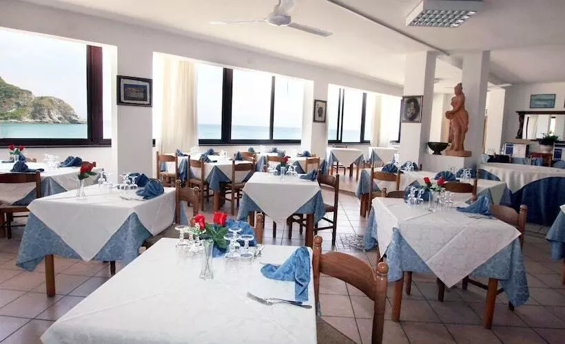 Hotelli Villaggio Quattro Scogli