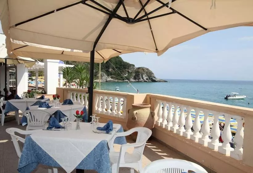 Hotelli Villaggio Quattro Scogli