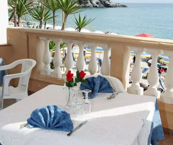 Hotelli Villaggio Quattro Scogli