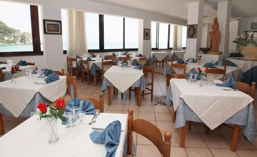 Hotelli Villaggio Quattro Scogli