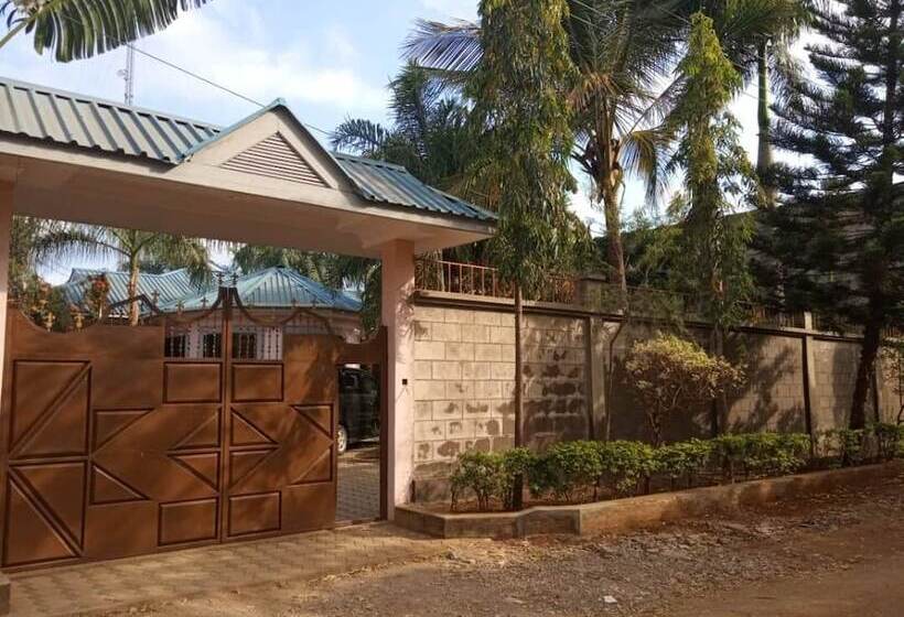 Kilimanjaro Peak   Hostel