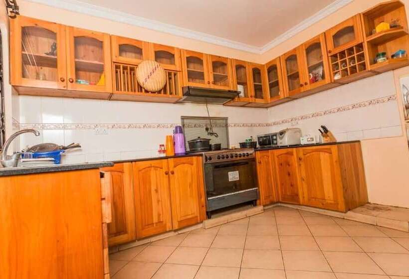 Kilimanjaro Peak   Hostel