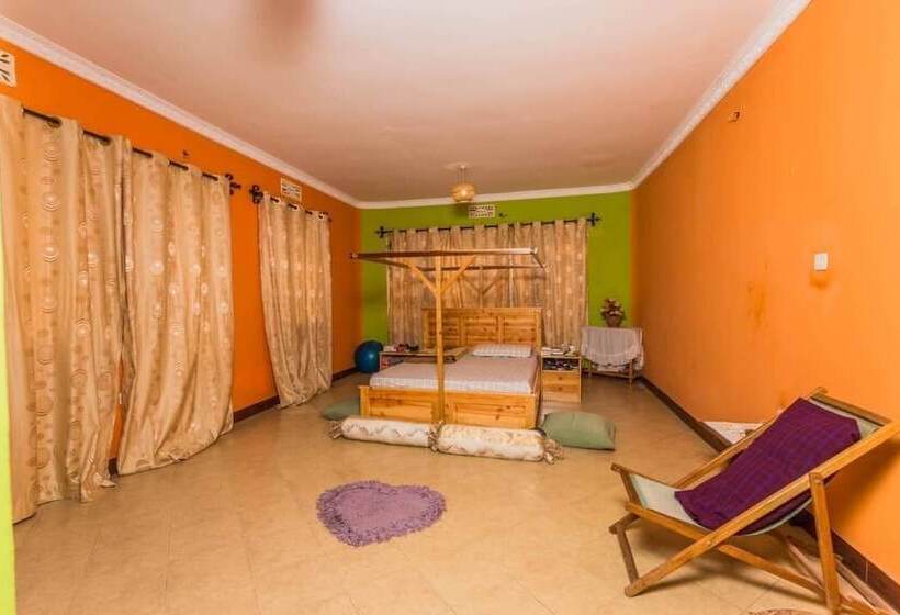 Kilimanjaro Peak   Hostel