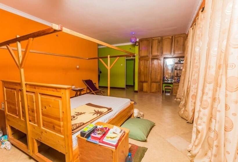 Kilimanjaro Peak   Hostel