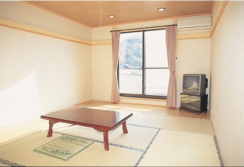 ペンション Kawanakan