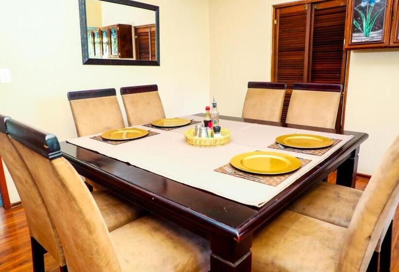 Пансион The Exclusive Guesthouse