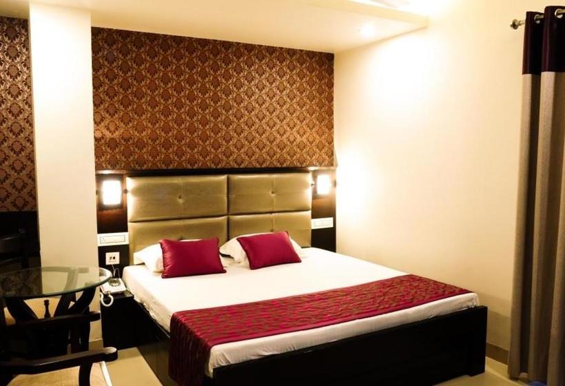 Отель Jullundur 18