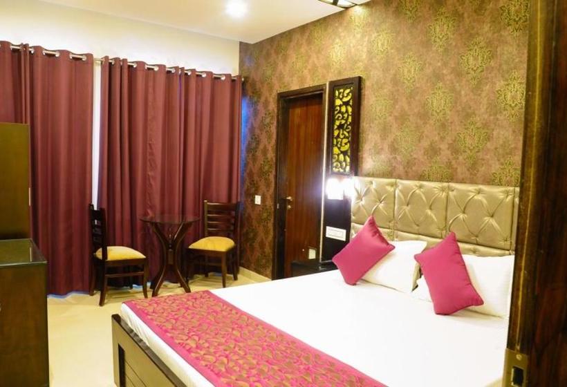 Отель Jullundur 18