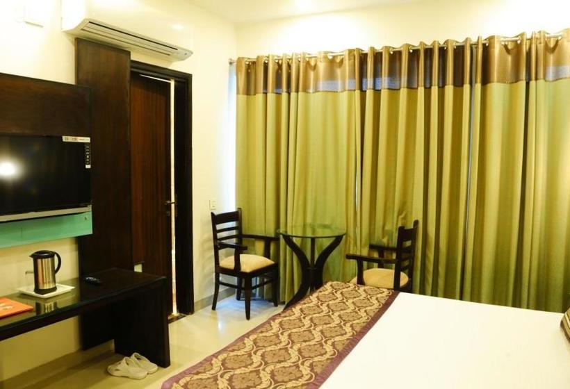 Отель Jullundur 18