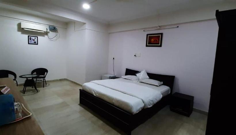 Hotel Oyo 82176 Konkan House