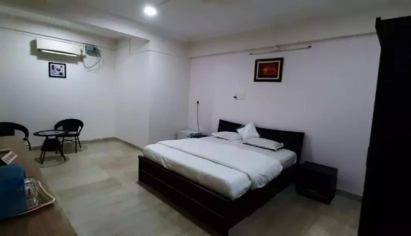 Hotelli Oyo 82176 Konkan House