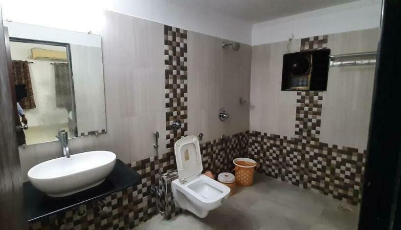 Hotel Oyo 82176 Konkan House