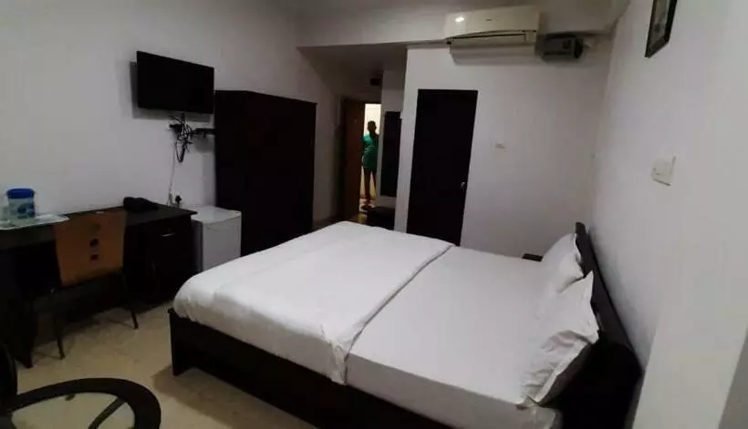 Hotelli Oyo 82176 Konkan House