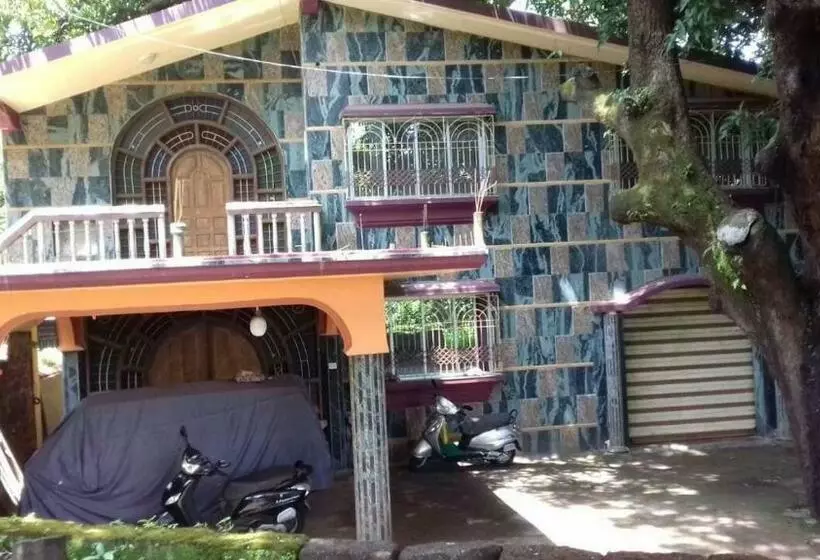 Hotelli Oyo 82176 Konkan House