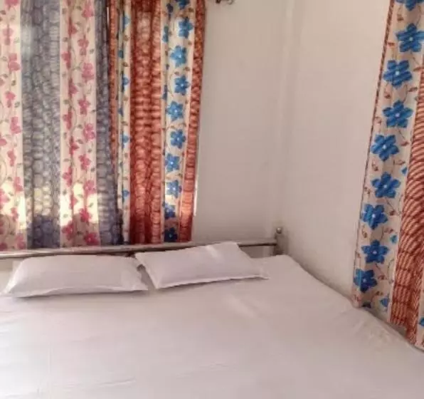 ホテル Oyo 82239 Gorumara Manna Resort