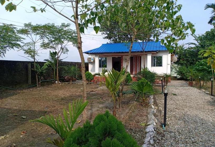 Hotelli Oyo 82239 Gorumara Manna Resort