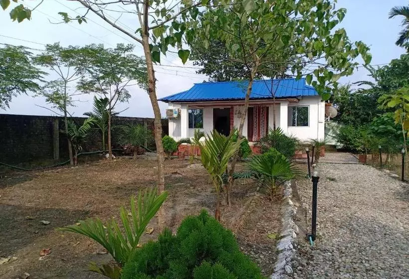 ホテル Oyo 82239 Gorumara Manna Resort