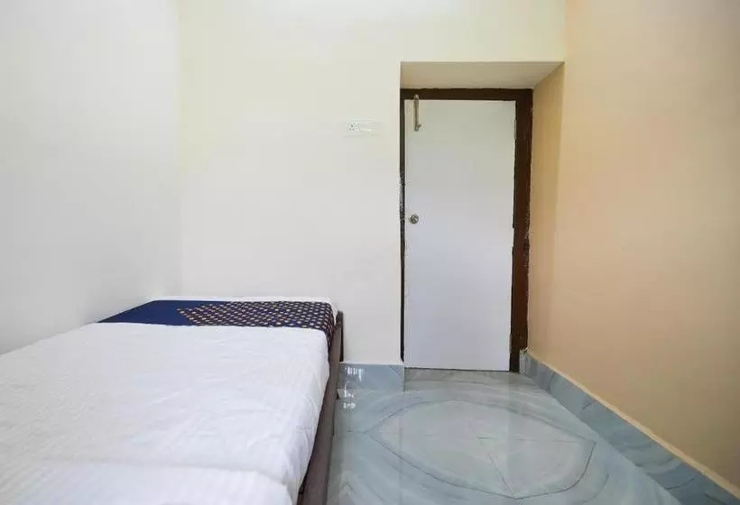 ホテル Spot On 82053 Royal Adwita Resort