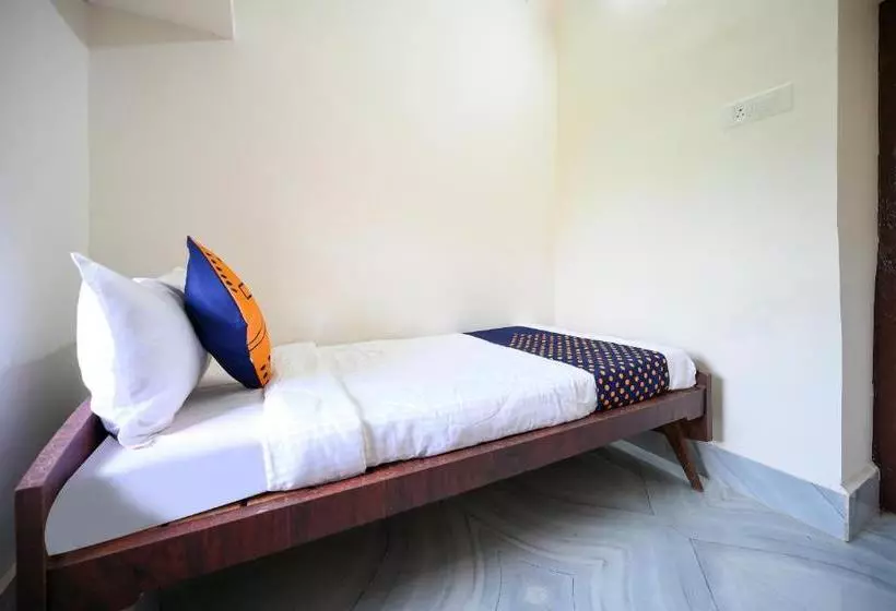 ホテル Spot On 82053 Royal Adwita Resort