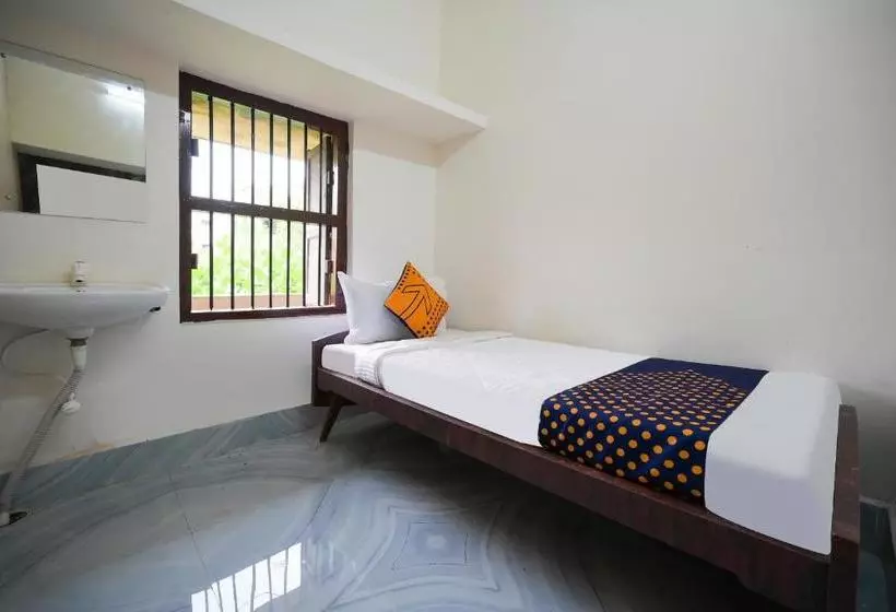 ホテル Spot On 82053 Royal Adwita Resort