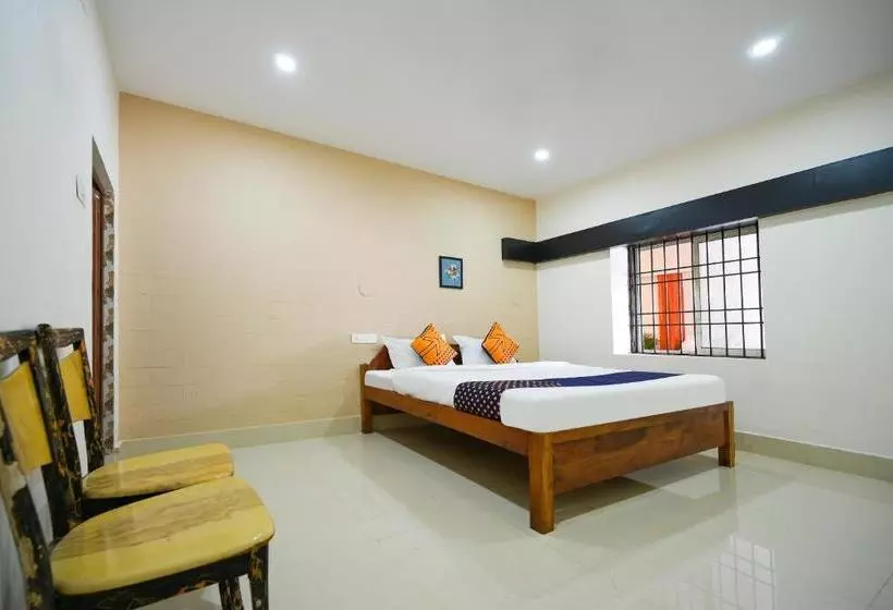 ホテル Spot On 82053 Royal Adwita Resort
