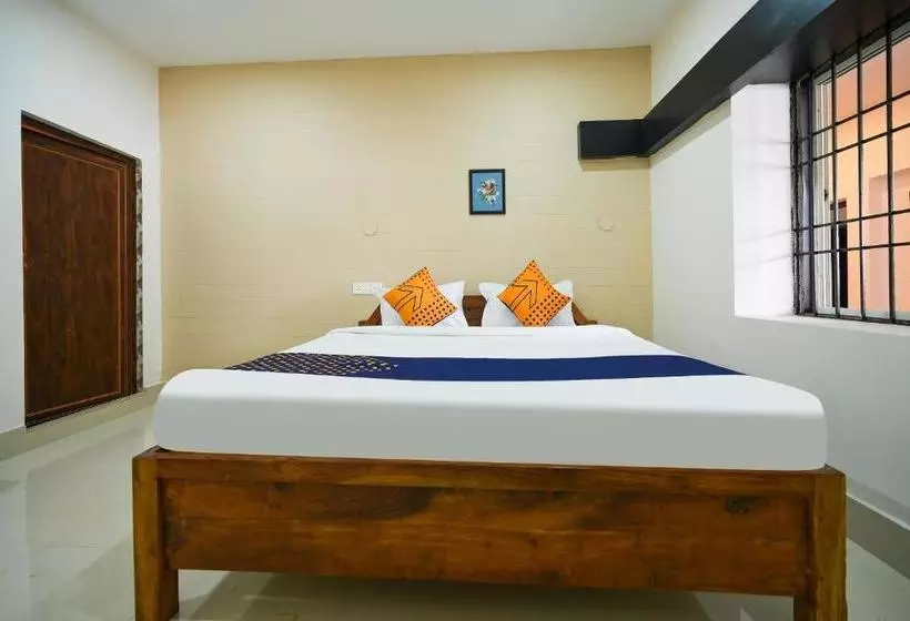 ホテル Spot On 82053 Royal Adwita Resort