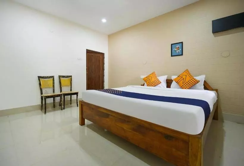 ホテル Spot On 82053 Royal Adwita Resort