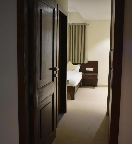 هتل Vrindavan Palace